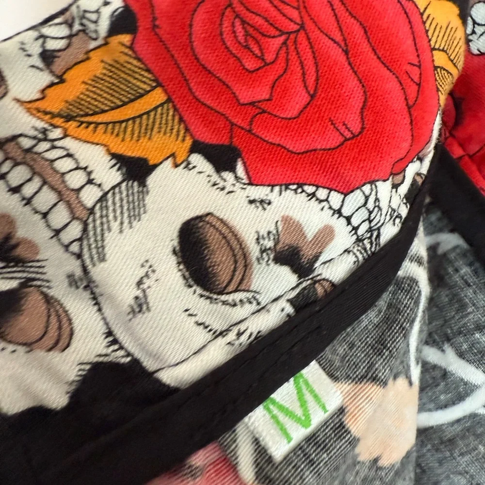 Women Skulls and Roses A-Line Pleated Skirt Black Red Gothic Rockabilly Size M‎